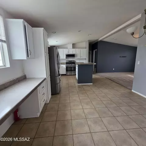 Kitchen - 567 El Sol Dr, Benson, AZ 85602 photo 4 of 4