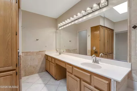 Bath - 64261 E Chippewa Ct, Tucson, AZ 85739 photo 2 of 4
