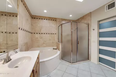 Bath - 64261 E Chippewa Ct, Tucson, AZ 85739 photo 3 of 4