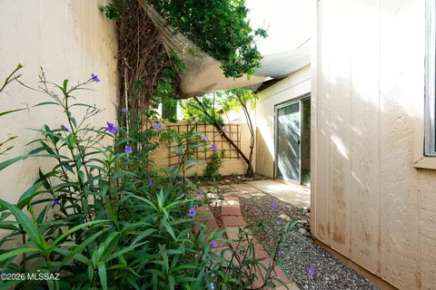 967 W Lyman Ln, Tucson, AZ 85704