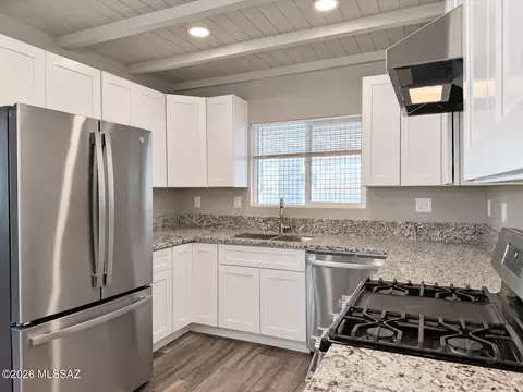 Kitchen - 7626 E 38th St, Tucson, AZ 85730 photo 2 of 4