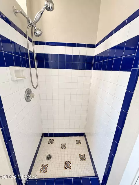 Bath - 7626 E 38th St, Tucson, AZ 85730 photo 3 of 6
