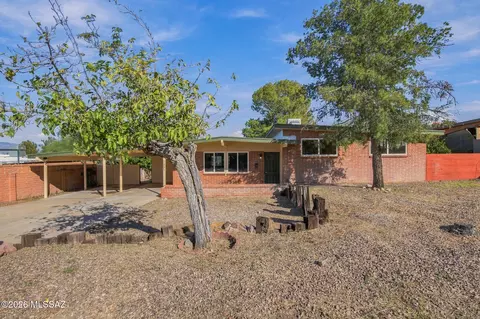 2831 S Lands End Rd, Tucson, AZ 85713
