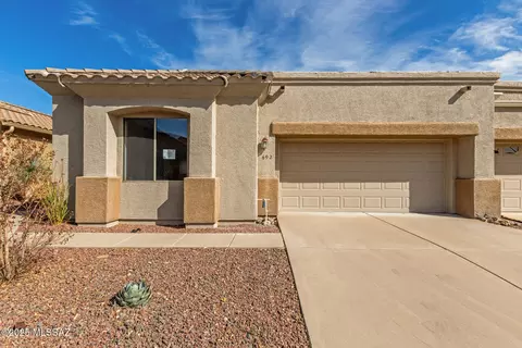 692 N Cedar Bend Ave, Green Valley, AZ 85614