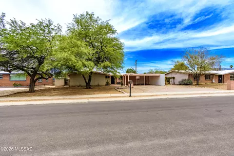 6825 E Oberlin Dr, Tucson, AZ 85710