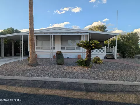 200 W Palma Dr, Green Valley, AZ 85614