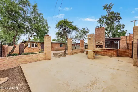 Exterior - 5632 E 4th St, Tucson, AZ 85711 photo 1 of 7