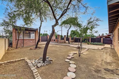 Exterior - 5632 E 4th St, Tucson, AZ 85711 photo 4 of 7