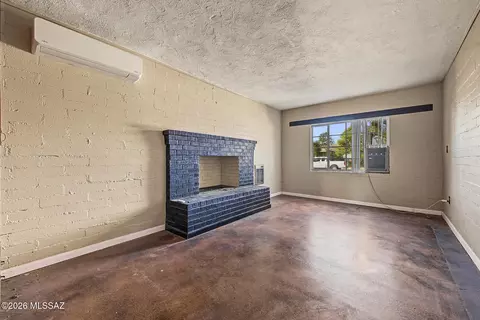 Living - 4640 E 9th St, Tucson, AZ 85711 photo 4 of 5