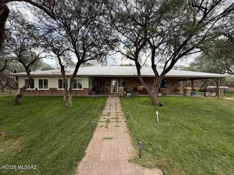 1220 E Heartleaf Ln, Benson, AZ 85602