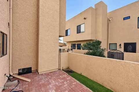 Exterior - 154 E Pastime Rd, Tucson, AZ 85705 photo 3 of 6