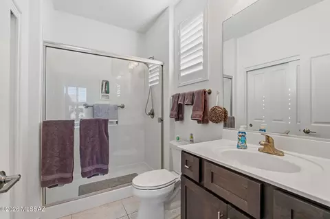 Bath - 2476 E Rolling Meadow Ln, Green Valley, AZ 85614 photo 3 of 4