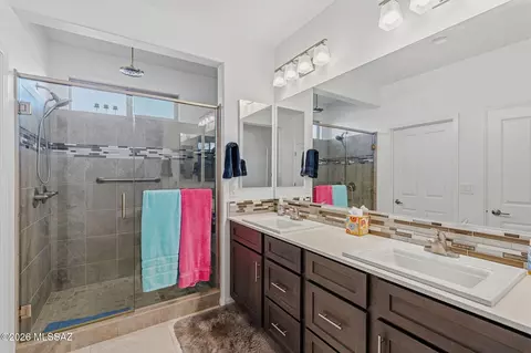 Bath - 2476 E Rolling Meadow Ln, Green Valley, AZ 85614 photo 1 of 4