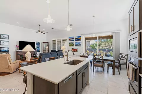 Kitchen - 2476 E Rolling Meadow Ln, Green Valley, AZ 85614 photo 9 of 10