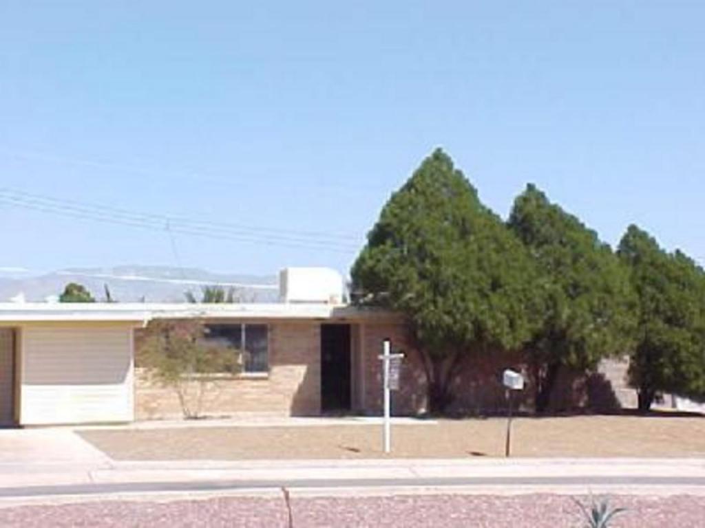 7609 E 29th St, Tucson, AZ 85710 photo 2