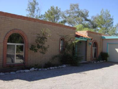 7982 E Coronado Rd, Tucson, AZ 85750 photo 2