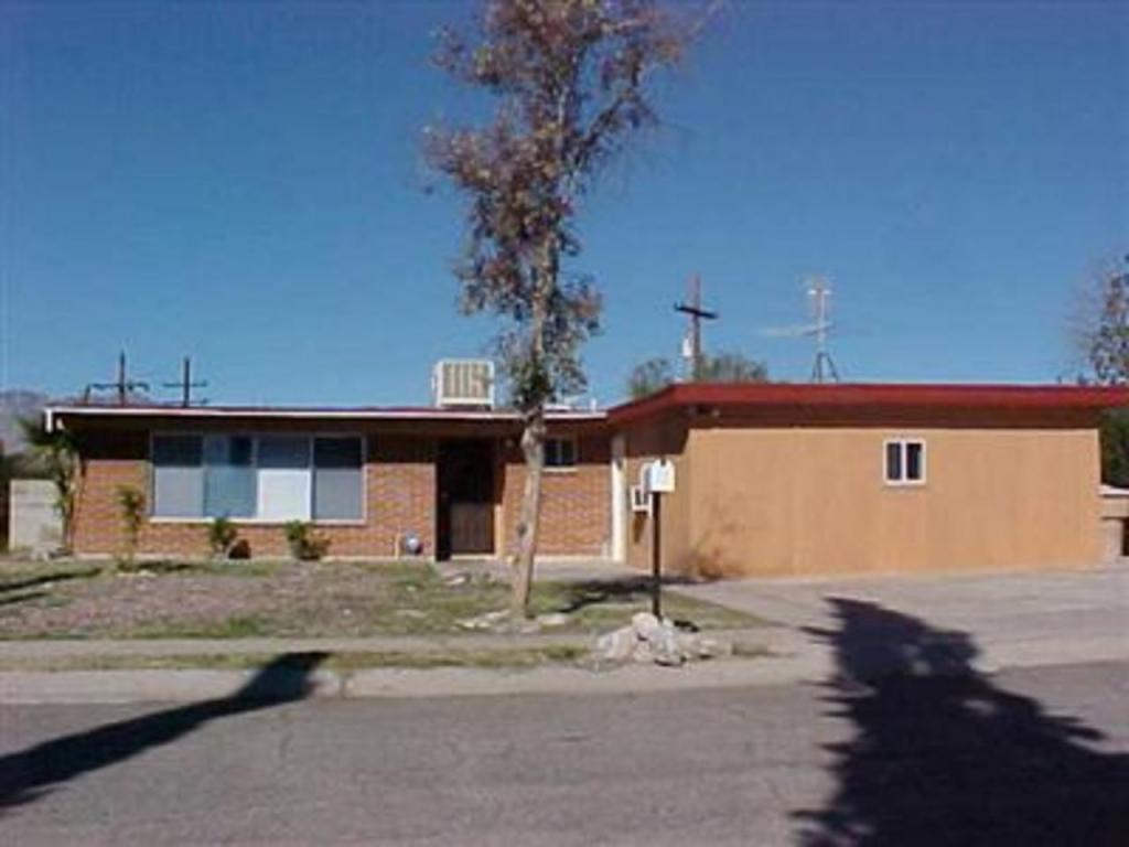8419 E 2nd Pl, Tucson, AZ 85710 photo 1