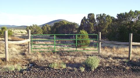 2132 E Utopia Trl, Williams, AZ 86046 photo 2