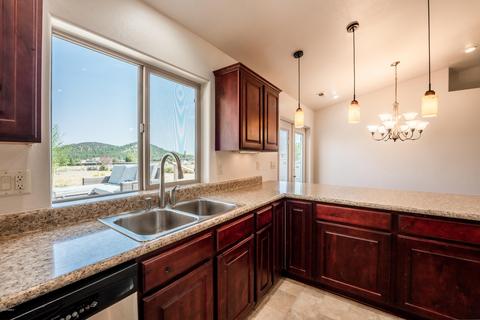 11075 Edith Dr, Flagstaff, AZ 86004 photo 3