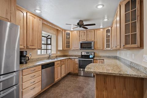 3106 E Manor Dr, Flagstaff, AZ 86004 photo 2