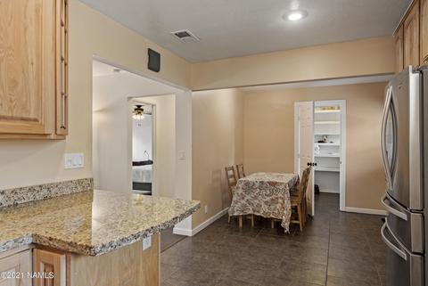 3106 E Manor Dr, Flagstaff, AZ 86004 photo 3