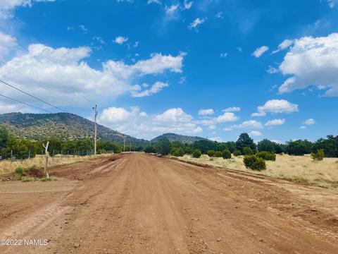 305 E Greenbriar Dr, Williams, AZ 86046 photo 2