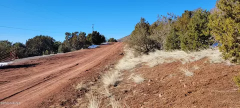 1669 E Sagebrush Rd, Williams, AZ 86046 photo 3