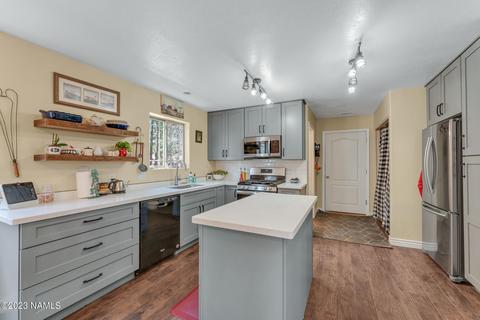 1945 W Camelot Dr, Flagstaff, AZ 86001