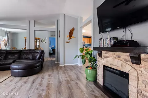 17240 S Mescalero Dr, Munds Park, AZ 86017