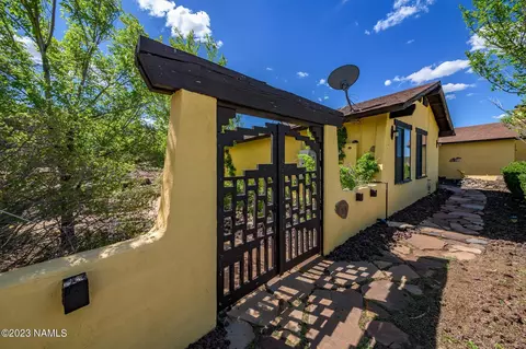 12410 Comstock Dr, Flagstaff, AZ 86004
