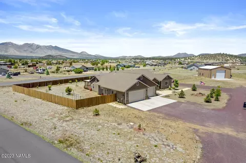 9033 E Providence Dr, Flagstaff, AZ 86004
