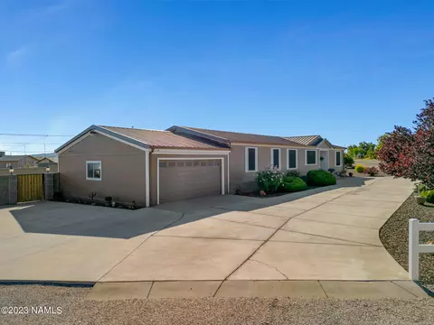22820 Pine St, Seligman, AZ 86337