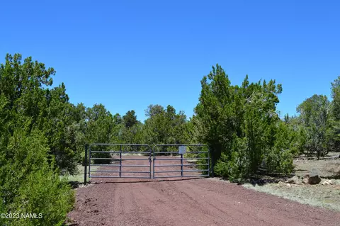 183 E Black Feather Rd, Williams, AZ 86046 photo 2
