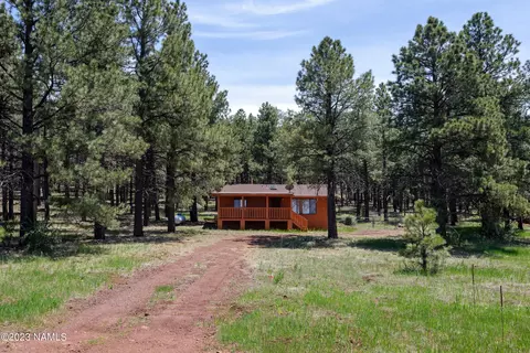 13516 E Kings Deer Rd, Parks, AZ 86018