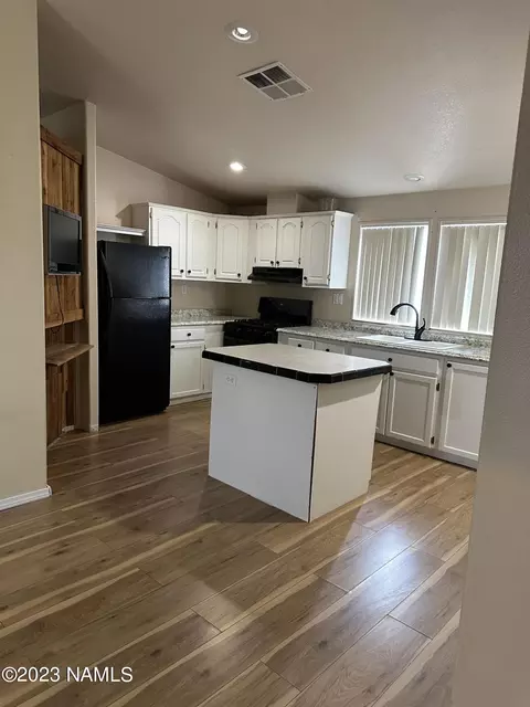 1008 W Willmae St, Winslow, AZ 86047