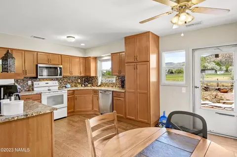 9658 N Lunar Dr, Flagstaff, AZ 86004