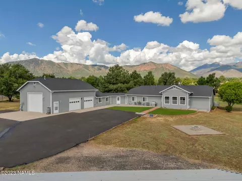 8215 Green Prairie Ln, Flagstaff, AZ 86004