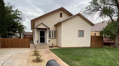 517 W Hillview Dr, Winslow, AZ 86047