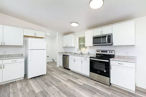 900 Red Rock St, Page, AZ 86040 photo 2