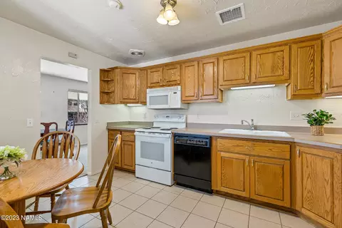 402 E Mohawk Dr, Flagstaff, AZ 86005 photo 11
