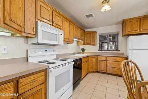 402 E Mohawk Dr, Flagstaff, AZ 86005 photo 9