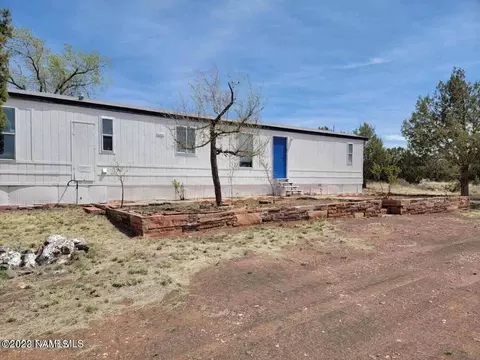 2201 N Luana Dr, Ash Fork, AZ 86320 photo 2