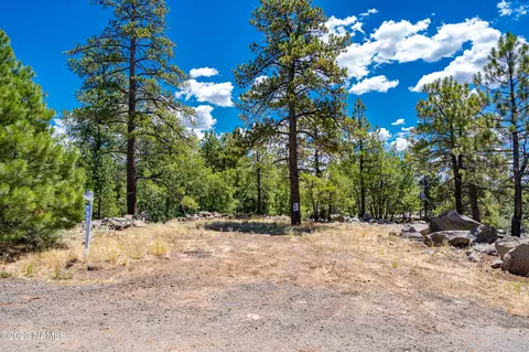 17565 S Bedrock Blvd, Munds Park, AZ 86017