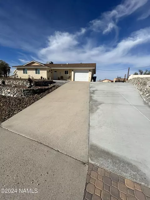 2131 Wallapai Dr, Lake Havasu City, AZ 86403