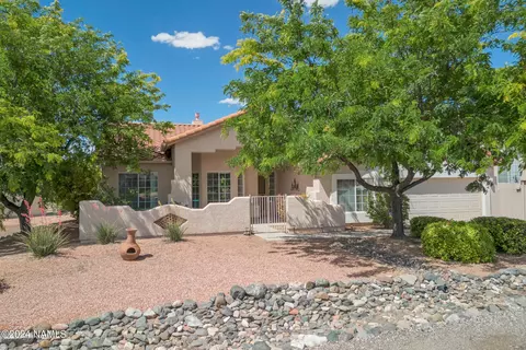 742 S Wandering River Rd, Cornville, AZ 86325