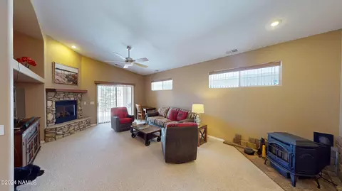 Living - 618 Brookline Loop, Williams, AZ 86046 photo 5 of 7