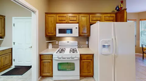 Kitchen - 618 Brookline Loop, Williams, AZ 86046 photo 3 of 4