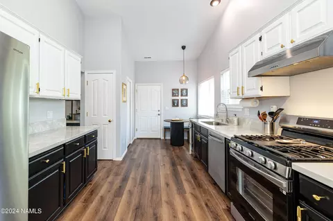 Kitchen - 6725 E Vail Dr, Flagstaff, AZ 86004 photo 4 of 5