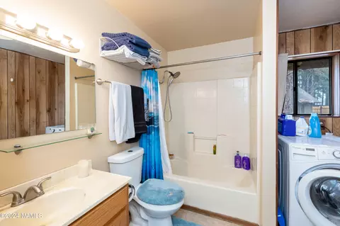 Bath - 3980 Canyon Loop, Flagstaff, AZ 86005 photo 1 of 2