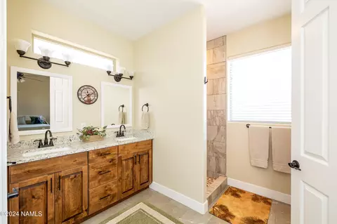 Bath - 663 W Brookline Loop, Williams, AZ 86046 photo 4 of 5